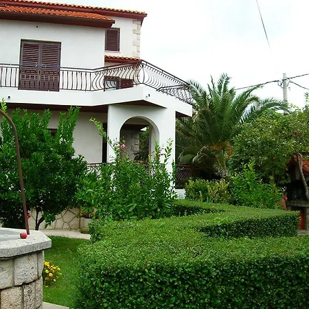 P&z Apartman Rab Town