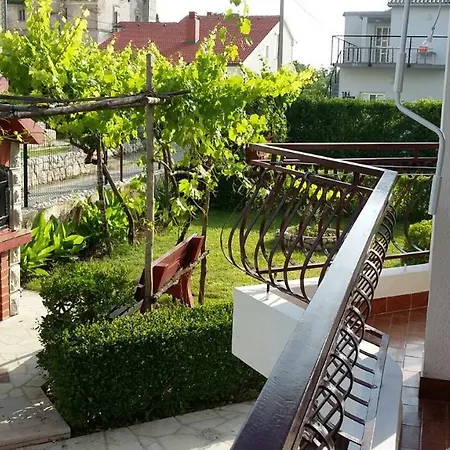 P&z Apartman Rab Town